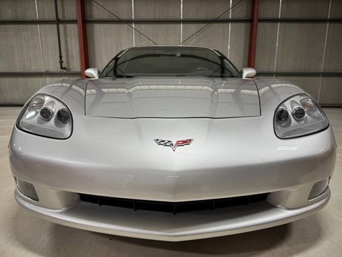 Used 2007 Chevrolet Corvette Coupe w/ Performance Package image 19