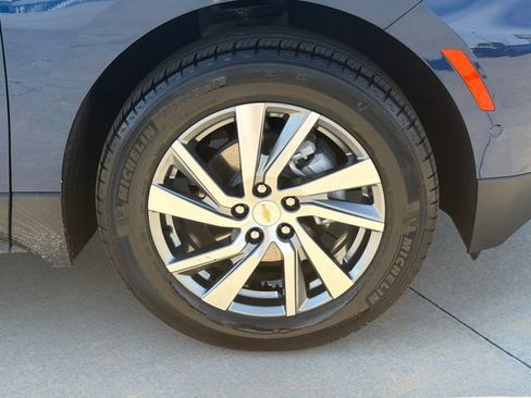 Used 2023 Chevrolet Equinox Premier image 12