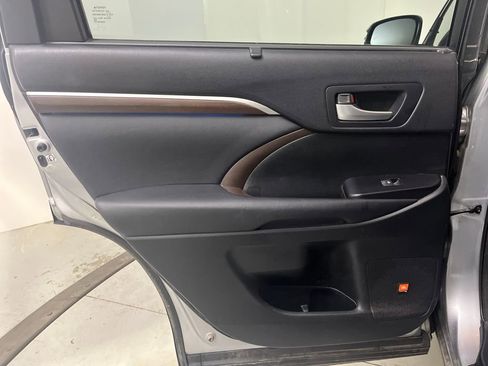 Used 2015 Toyota Highlander Limited Platinum image 28