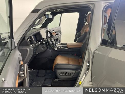 Used 2024 Lexus GX 550 w/ Accessory Package (2T) AWD/4WD image 12