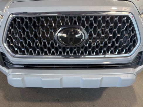 Used 2019 Toyota Tacoma TRD Sport image 14