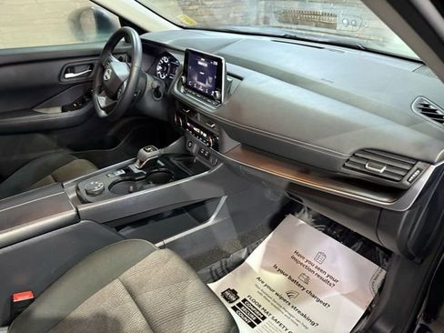 Certified 2025 Nissan Rogue SV image 30