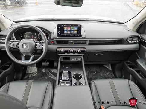 Used 2025 Honda Pilot Touring image 39