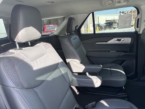 New 2026 Ford Explorer Active w/ Active Comfort Package image 16