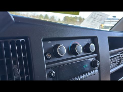 Used 2022 Chevrolet Express 2500 Extended image 15