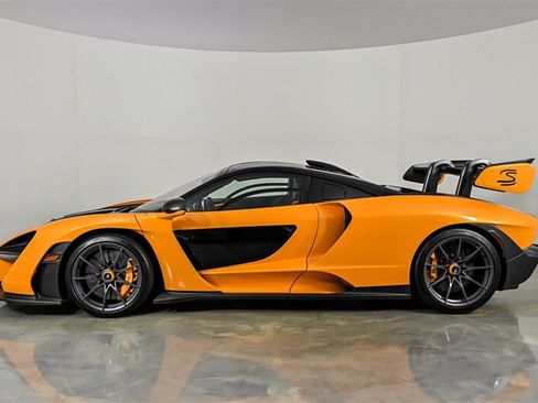 Used 2019 McLaren Senna RWD image 11