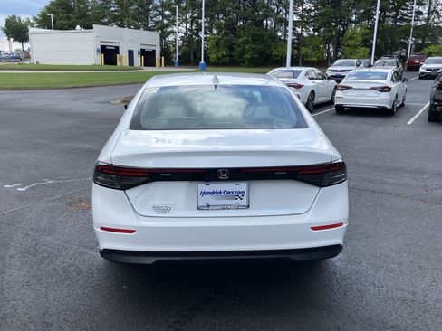 Used 2025 Honda Accord LX image 9