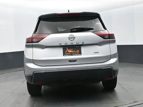 Used 2024 Nissan Rogue S AWD/4WD image 8