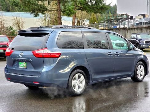 Used 2015 Toyota Sienna LE image 7