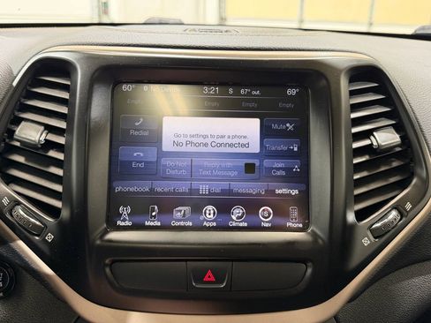 Used 2016 Jeep Cherokee Limited AWD/4WD image 5