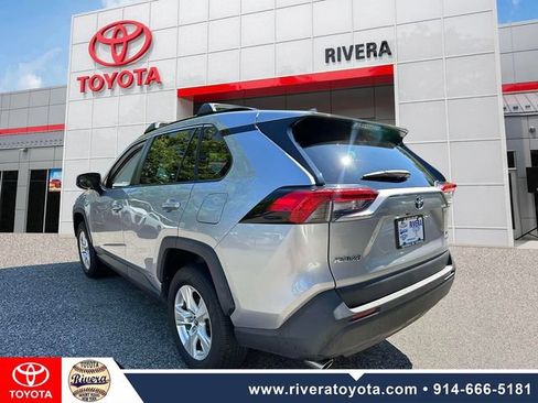 Used 2021 Toyota RAV4 XLE w/ Convenience Package AWD/4WD image 4
