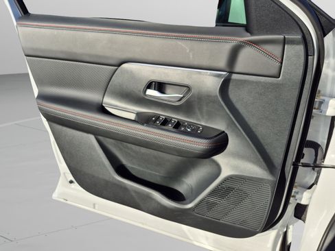 Certified 2025 Nissan Kicks SR FWD image 23