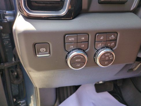 Used 2025 GMC Sierra 2500 Denali Ultimate image 19