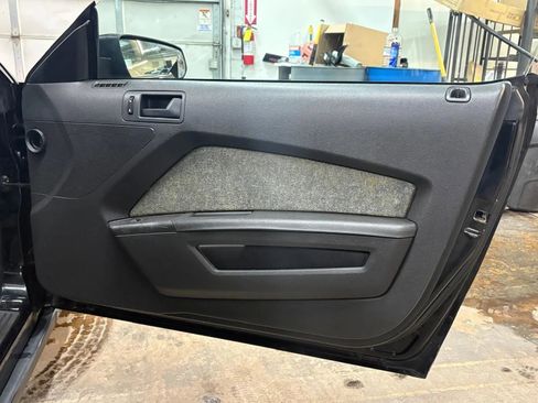 Used 2010 Ford Mustang Convertible image 24