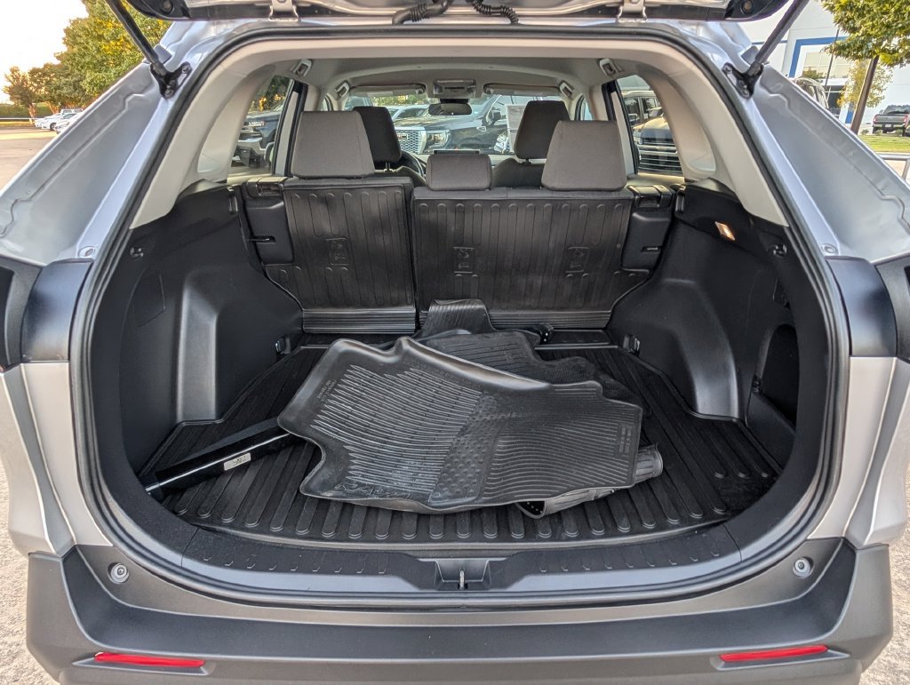 Used 2022 Toyota RAV4 XLE AWD/4WD image 18