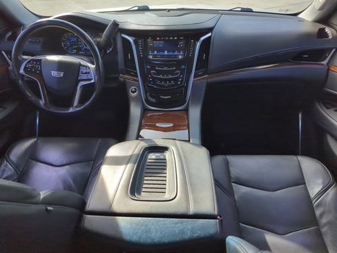 Used 2018 Cadillac Escalade Luxury RWD image 21