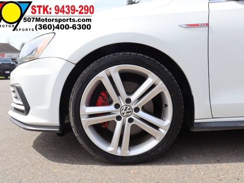 Used 2016 Volkswagen Jetta GLI SE FWD image 25