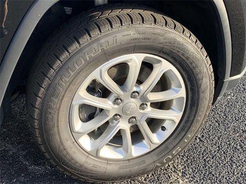 Used 2021 Jeep Grand Cherokee Laredo X image 15