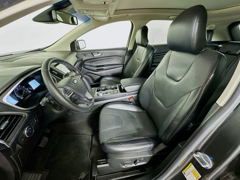 Used 2019 Ford Edge Titanium w/ Equipment Group 301A FWD image 13