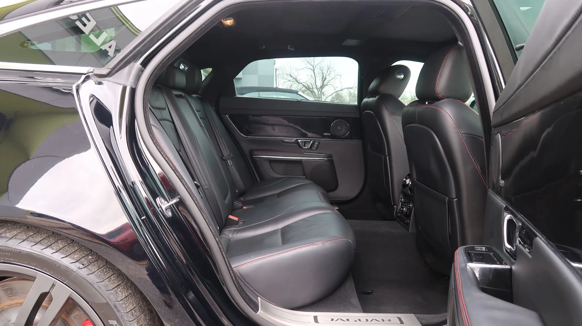 Used 2014 Jaguar XJ R LWB RWD image 21