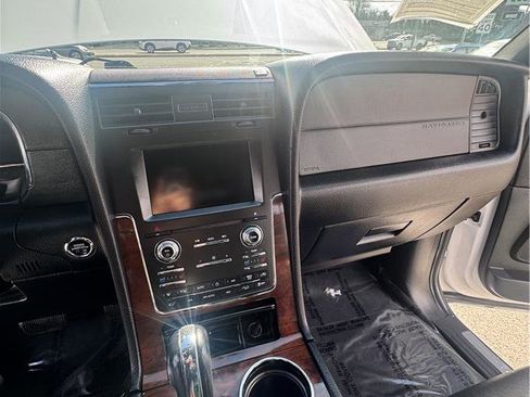 Used 2015 Lincoln Navigator 4WD image 15