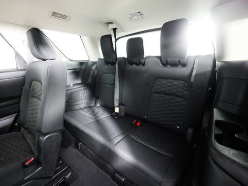 Used 2022 Nissan Pathfinder S FWD image 18