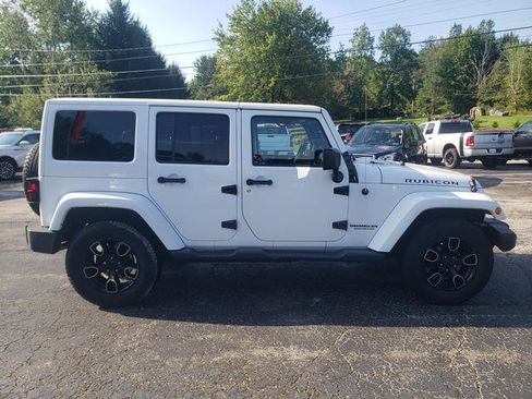 Used 2014 Jeep Wrangler Unlimited Rubicon w/ Connectivity Group AWD/4WD image 8