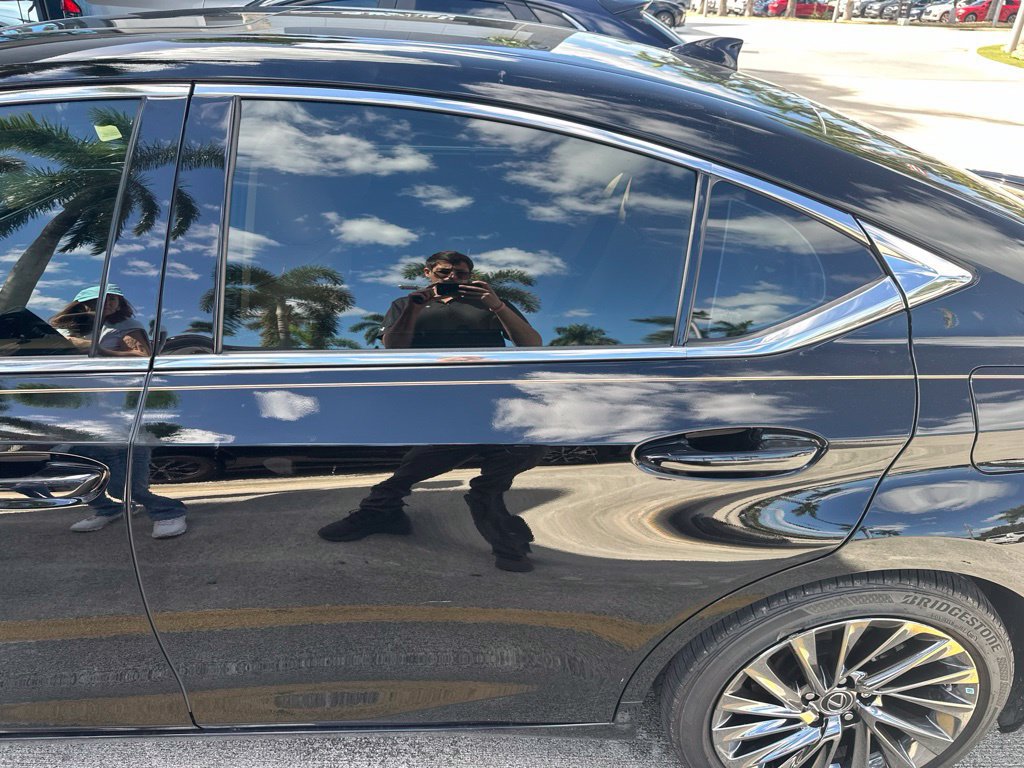 Used 2024 Lexus ES 300h Ultra Luxury w/ Accessory Package (Z2) FWD image 5