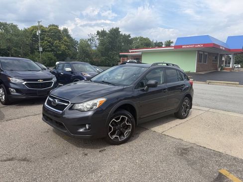 Used 2013 Subaru Crosstrek 2.0i Premium w/ Popular Pkg 2 AWD/4WD image 2
