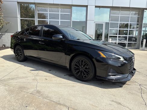 Used 2023 Nissan Altima 2.5 SV AWD/4WD image 2