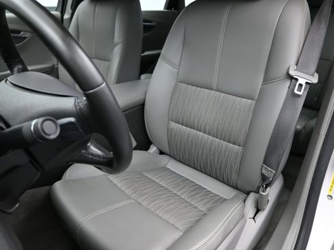 Used 2018 Chevrolet Impala LT FWD image 21