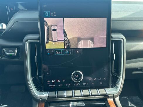 Used 2025 GMC Yukon XL Denali AWD/4WD image 59