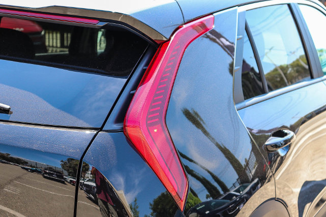 Certified 2025 Kia Niro EX FWD image 10