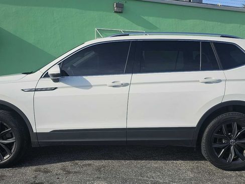Used 2024 Volkswagen Tiguan SE w/ Panoramic Sunroof Package FWD image 2