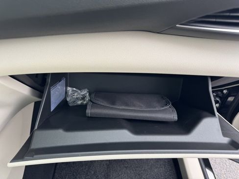 Used 2022 Buick Envision Avenir w/ Technology Package II image 40