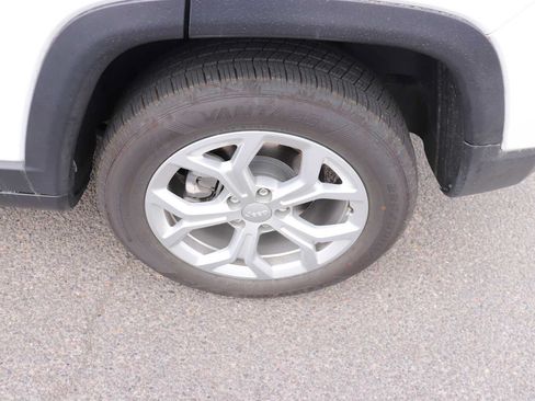 Used 2024 Jeep Compass Latitude AWD/4WD image 9