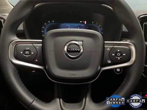 Used 2025 Volvo XC40 B5 Plus image 40