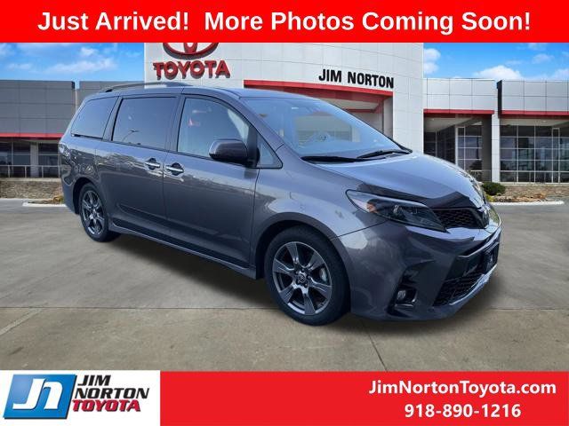 Used 2020 Toyota Sienna SE w/ SE Preferred Package FWD image 1