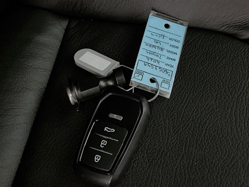 Used 2022 Toyota Highlander LE image 36