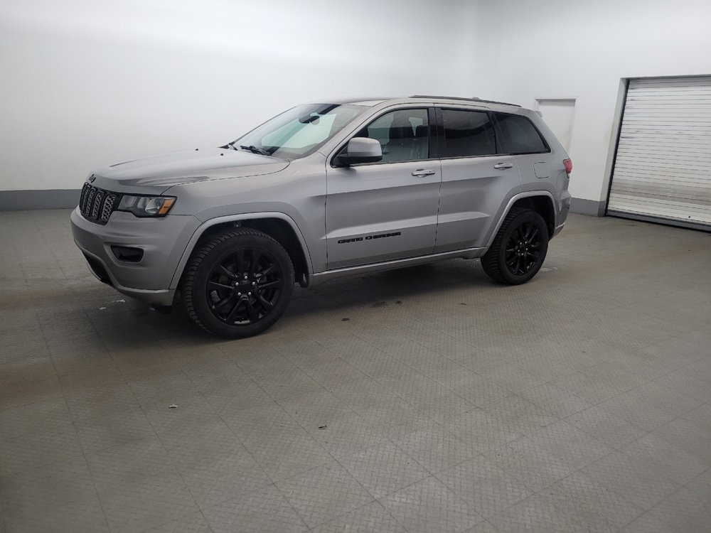Used 2017 Jeep Grand Cherokee Altitude AWD/4WD image 2