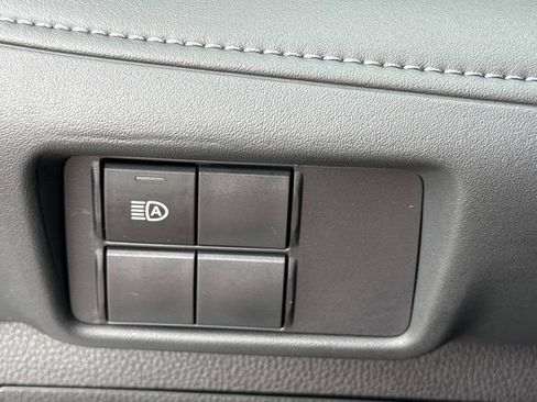 Used 2020 Toyota Highlander L image 41