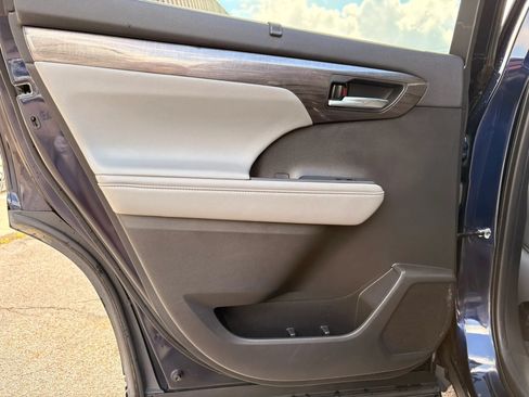 Used 2021 Toyota Highlander Limited AWD/4WD image 14