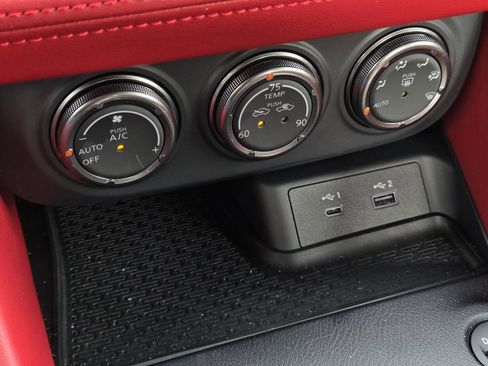 Used 2024 Nissan Z Performance w/ Floor Mat Package image 20