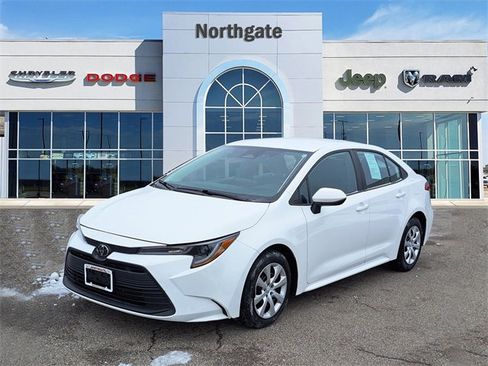 Used 2024 Toyota Corolla LE image 2