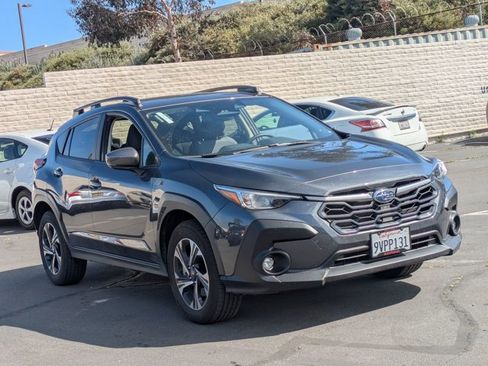 Used 2025 Subaru Crosstrek 2.0i Premium image 3