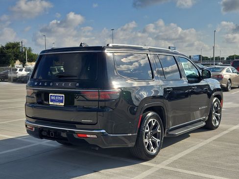 Used 2024 Jeep Wagoneer Series III AWD/4WD image 3