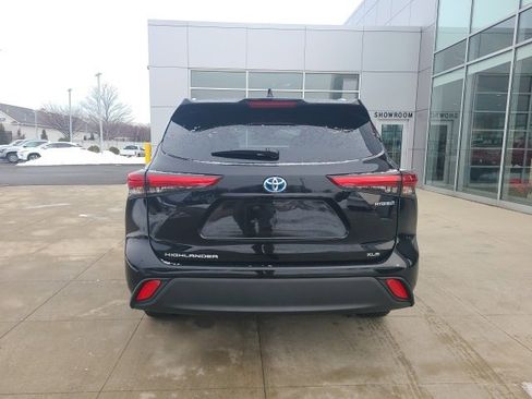 Used 2023 Toyota Highlander Bronze Edition image 7