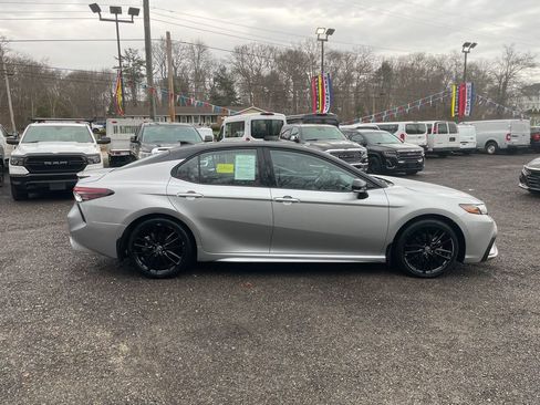 Used 2024 Toyota Camry XSE FWD image 4