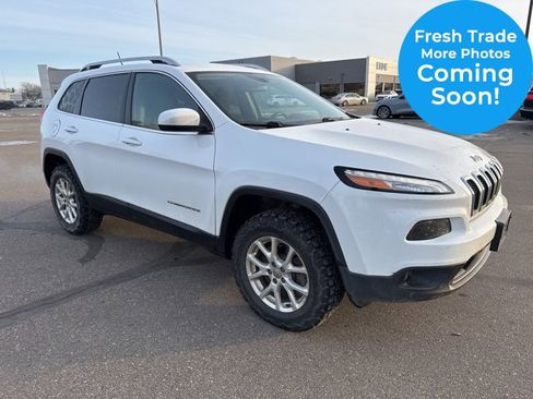 Used 2018 Jeep Cherokee Latitude w/ Cold Weather Group image 1