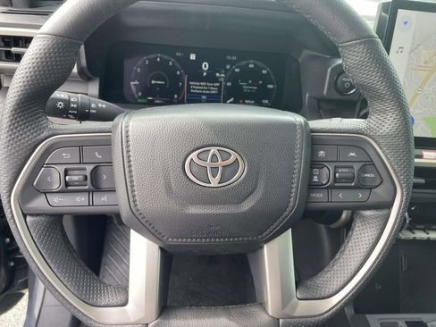 Used 2025 Toyota Tacoma Limited AWD/4WD image 21